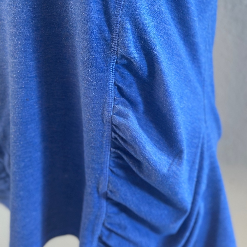 Z by Zella Blue Ruched Side V-Neck Short Sleeve Top - Picture 3 of 4
